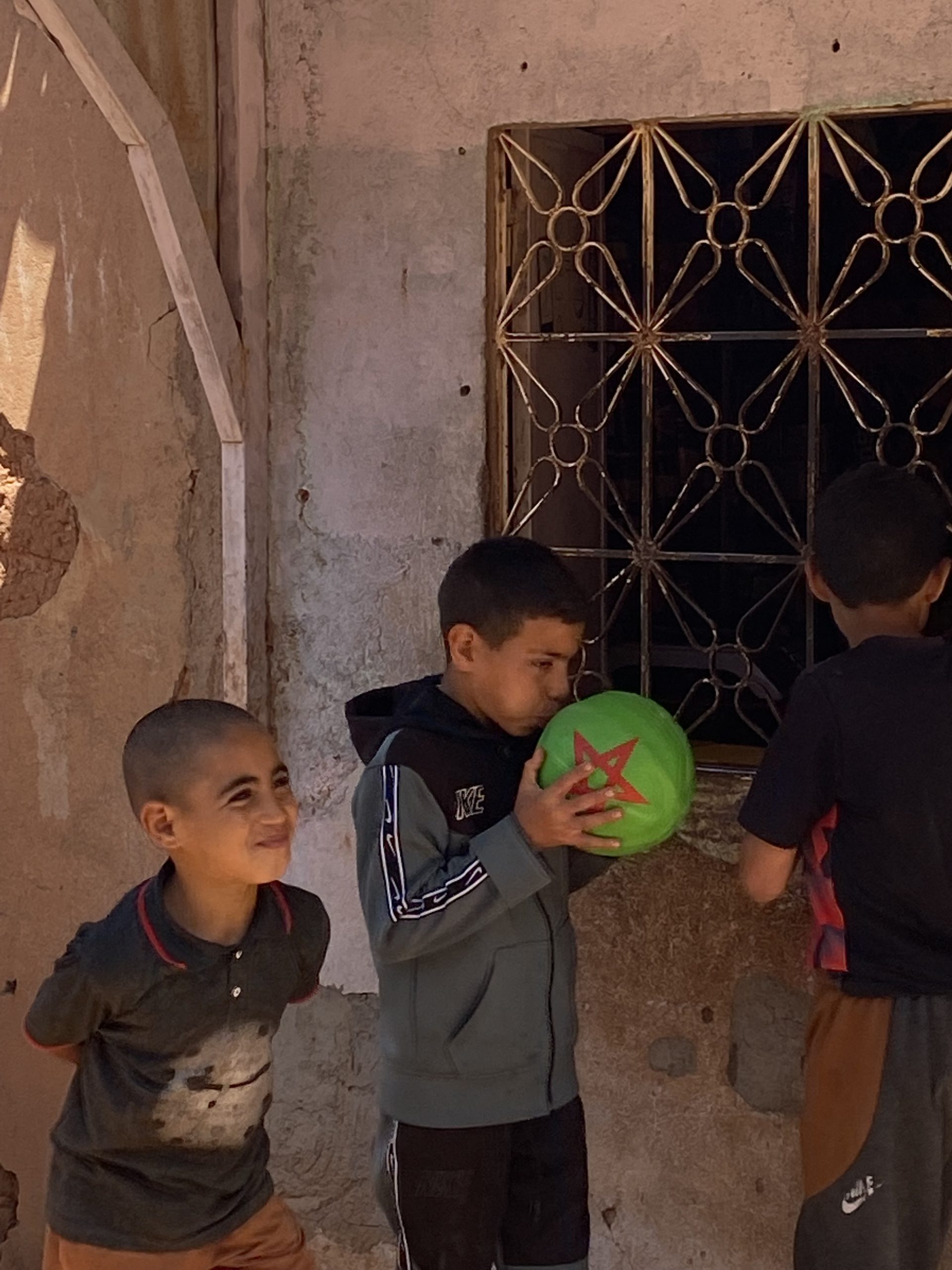 Agounsane, les enfants et le ballon 4