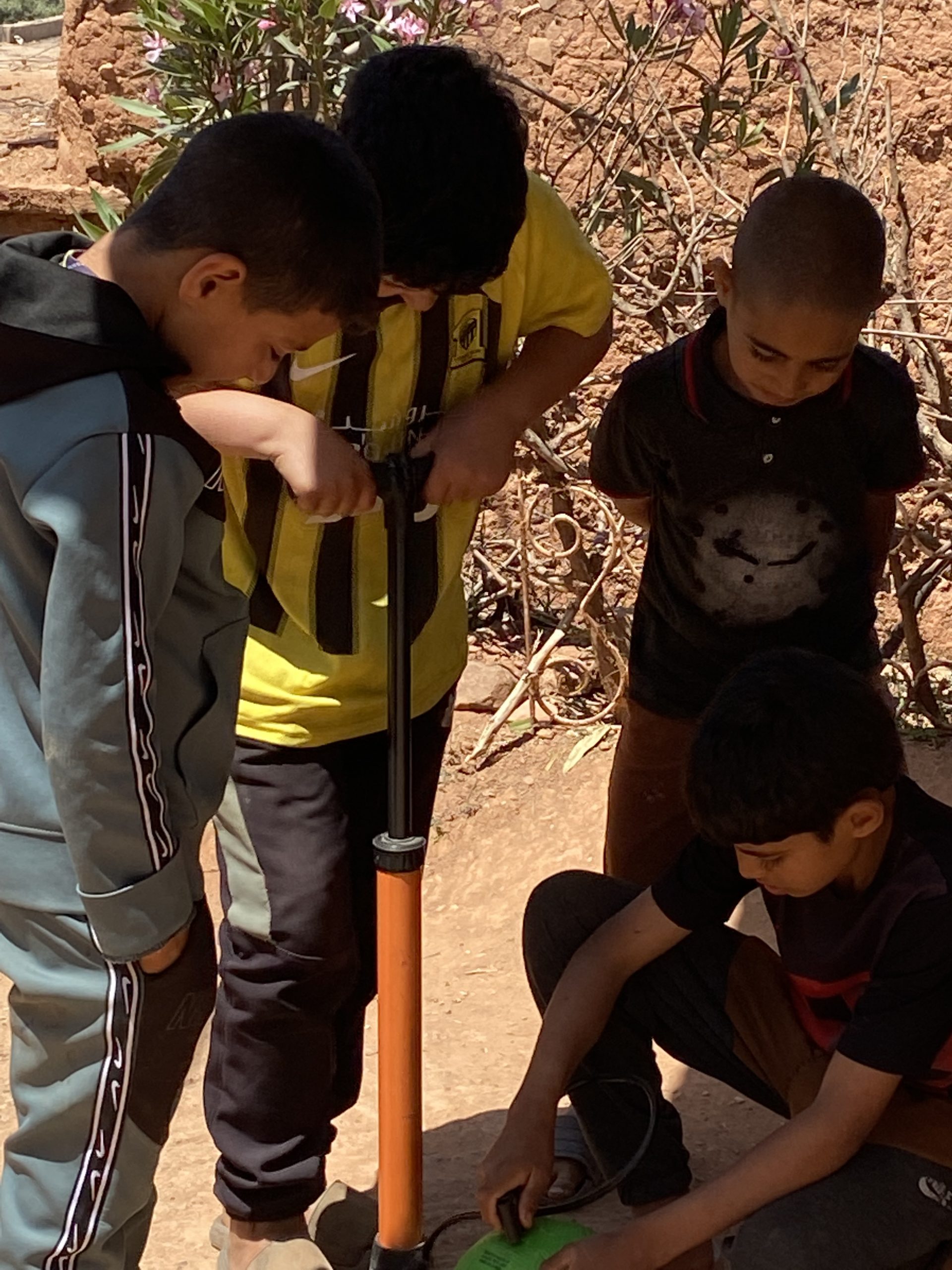 Agounsane, les enfants et le ballon 5