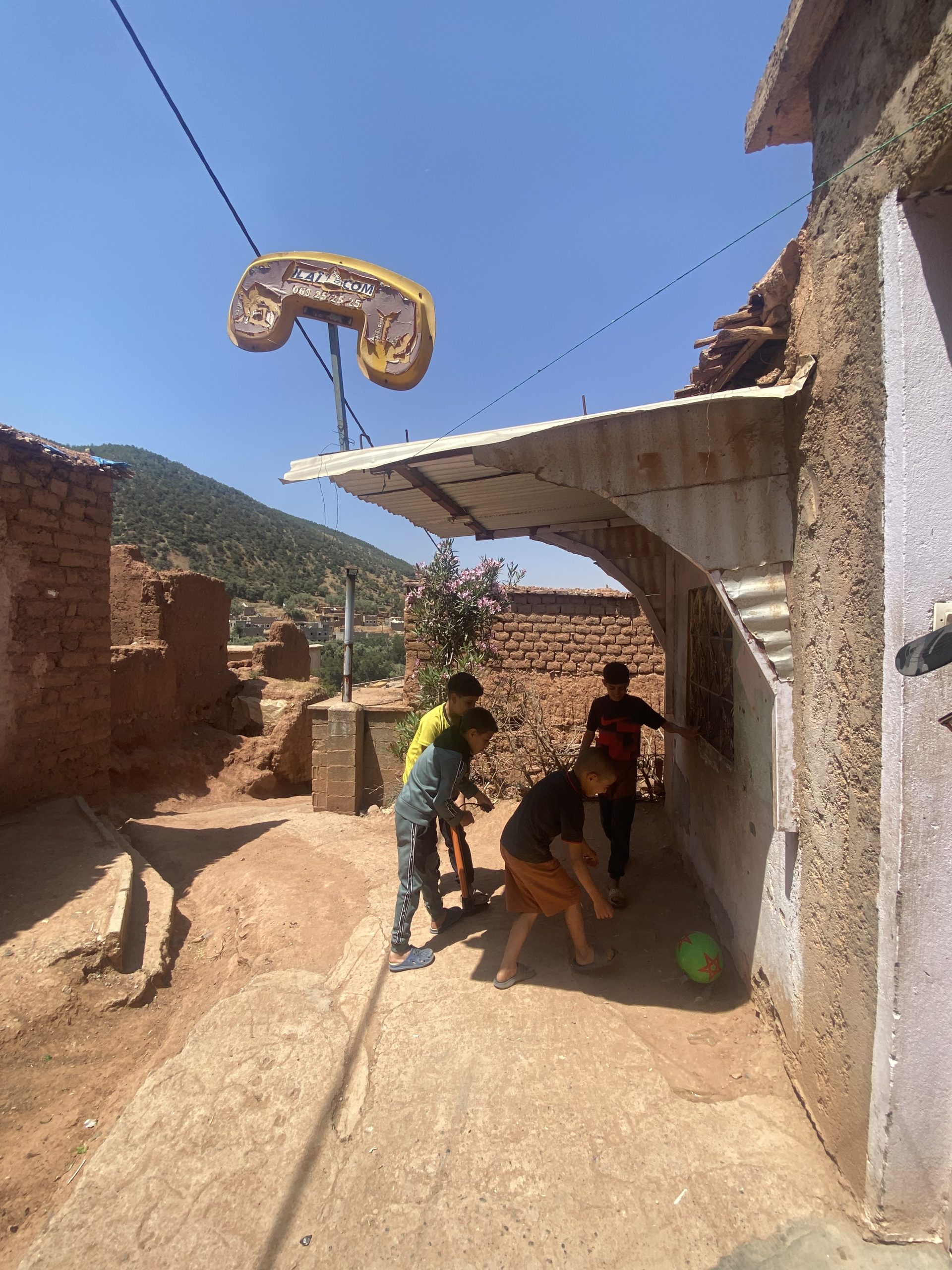 Agounsane, les enfants et le ballon 6